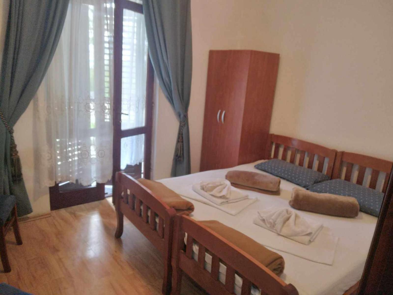 Pansion Mimoza Bed and Breakfast Herceg Novi Buitenkant foto